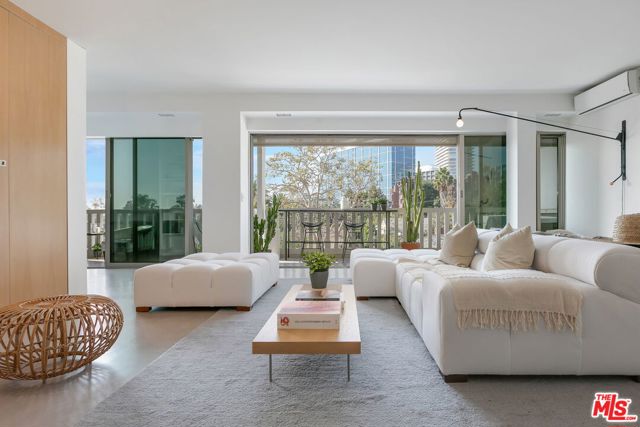 999 N Doheny Drive, West Hollywood CA: https://media.crmls.org/mediaz/74fe31e2-2a86-4fd2-ac7a-7e4728575282.jpg
