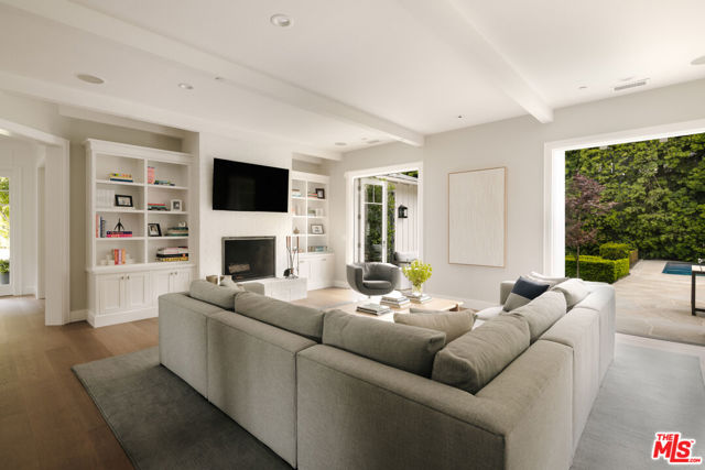 800 GREENTREE Road, Pacific Palisades CA: https://media.crmls.org/mediaz/74fe770b-6adb-44cb-ab1c-c20ef2634699.jpg