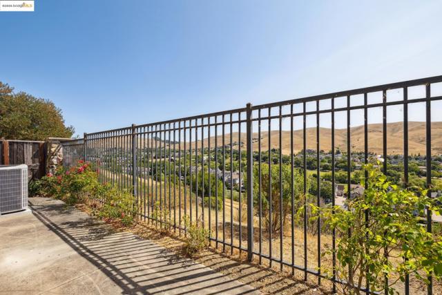 6686 Chalk Hill Ln, Vallejo CA: https://media.crmls.org/mediaz/74ff25fd-2061-4b65-a208-c1633daa9d5c.jpg