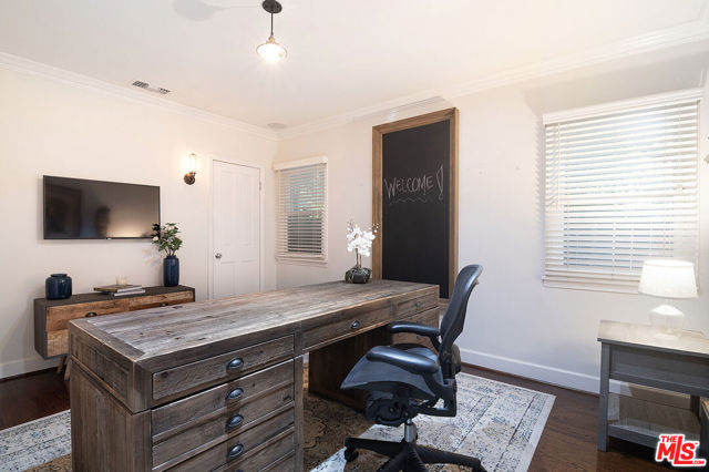 8828 Rosewood Avenue, West Hollywood CA: https://media.crmls.org/mediaz/74ff3660-ac02-431a-917c-24df2e682a52.jpg