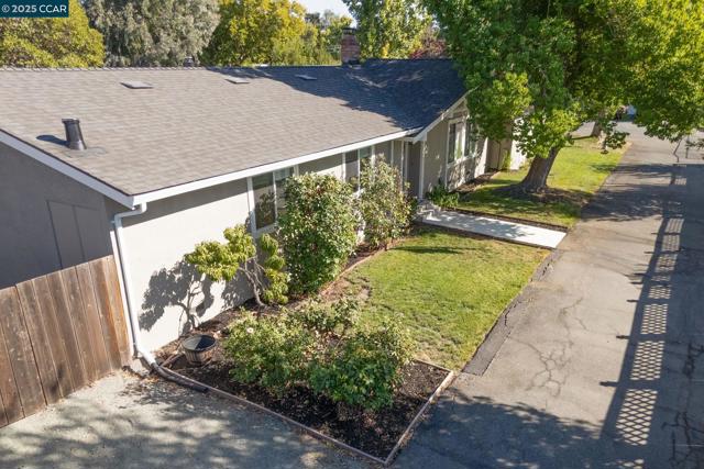 1933 Oak Park Blvd, Pleasant Hill CA: https://media.crmls.org/mediaz/750014ae-85a8-48a9-bc1f-52d07ea18c86.jpg
