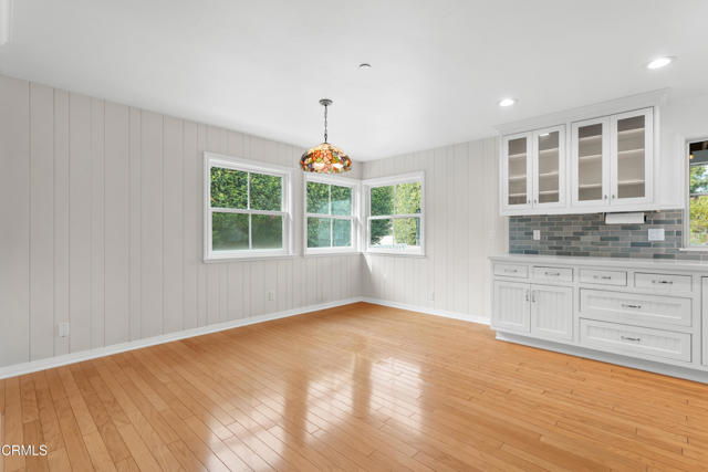 2102 Buena Vista Drive, Camarillo CA: https://media.crmls.org/mediaz/750044e8-9269-4582-a1f8-1a783f198248.jpg