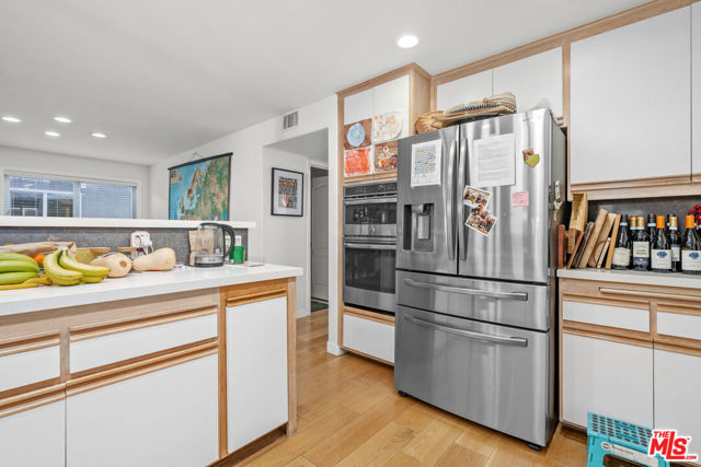 20 Quarterdeck Street, Marina del Rey CA: https://media.crmls.org/mediaz/7500b0df-635c-4347-bd92-14f8605697da.jpg