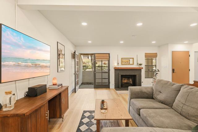 Detail Gallery Image 9 of 32 For 1651 S Juniper St #206,  Escondido,  CA 92025 - 3 Beds | 2/1 Baths