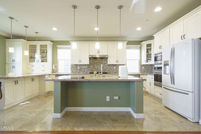 Detail Gallery Image 11 of 52 For 11071 N Tamberly Ln, Los Angeles,  CA 91042 - 4 Beds | 3 Baths