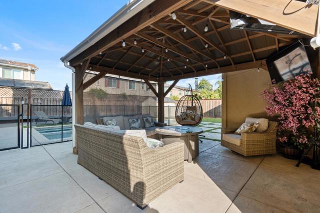 16935 Pine Way, Morgan Hill CA: https://media.crmls.org/mediaz/75016706-f755-49fe-83ab-1172acc48e41.jpg