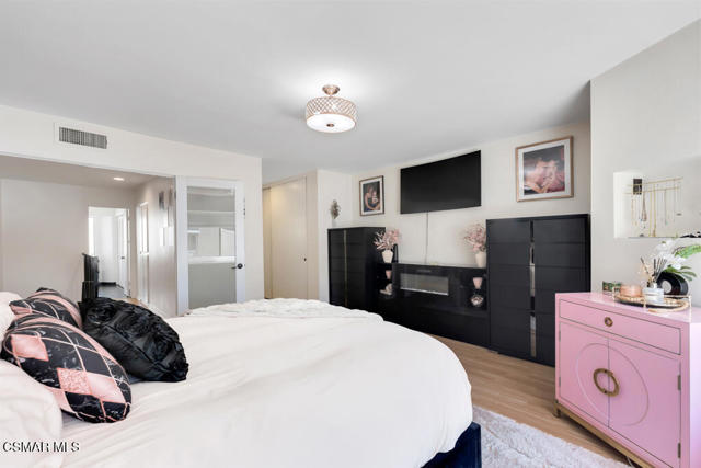 1218 S Westlake Boulevard, Westlake Village CA: https://media.crmls.org/mediaz/7501edb6-716c-46d3-8815-4e490cdd473b.jpg