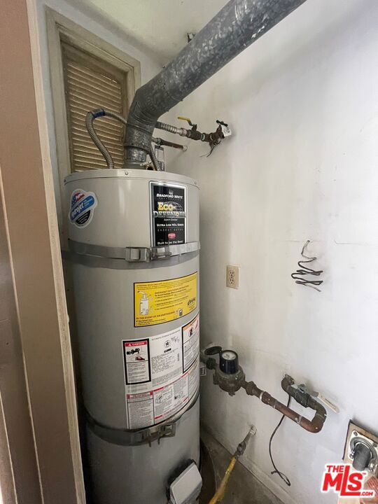 23502 Coso, Mission Viejo CA: https://media.crmls.org/mediaz/7502fbdb-ed1d-4636-926f-4d8f03e675d3.jpg