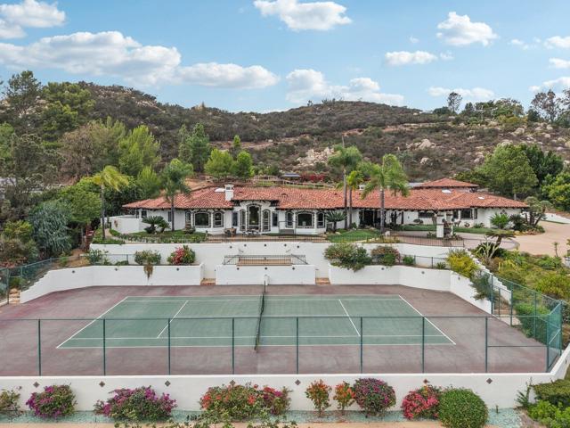13371 Summit Cir, Poway CA: https://media.crmls.org/mediaz/7503c19f-1807-4f01-81cd-32b57de74036.jpg