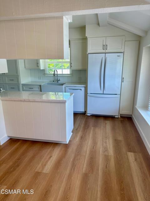 23939 Oxnard Street, Woodland Hills CA: https://media.crmls.org/mediaz/7504d2d8-af1a-4882-a6e2-038e3cb6df90.jpg
