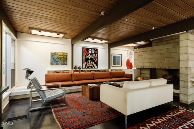 820 Burleigh Drive, Pasadena CA: https://media.crmls.org/mediaz/7504dcb6-4209-4335-8181-bfd1d7e4696f.jpg