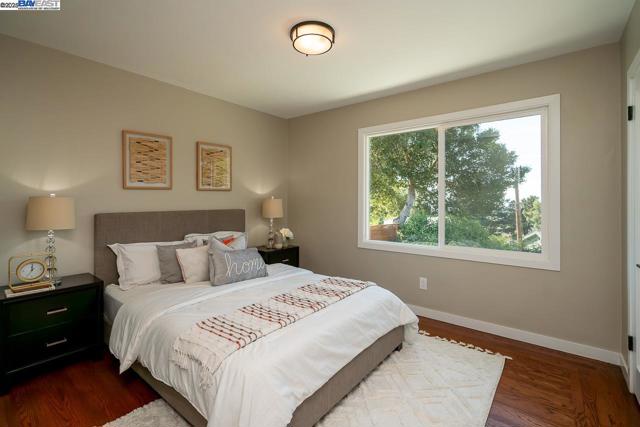 2818 Steinmetz Way, Oakland CA: https://media.crmls.org/mediaz/7504e476-8c51-4c01-87e9-1a096d751757.jpg