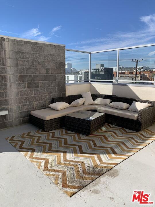 4140 Glencoe Avenue, Marina del Rey CA: https://media.crmls.org/mediaz/75055143-05b1-413c-bfb7-1ea2f50f1551.jpg