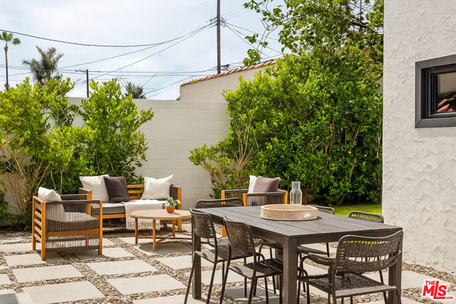 4313 W 59th Street, Los Angeles CA: https://media.crmls.org/mediaz/750581c6-ac20-45dd-a9e4-1b84e6b0dc1c.jpg