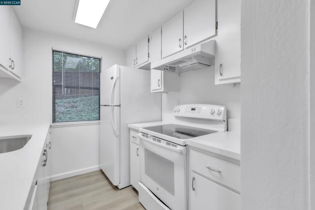 890 Camelback Pl, Pleasant Hill CA: https://media.crmls.org/mediaz/7506bcd3-0cd2-4803-baac-02e0a289a804.jpg