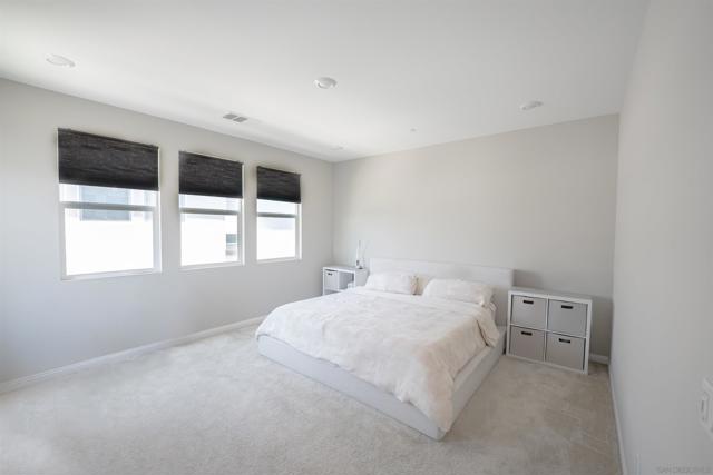 1777 Whitmore Loop, Chula Vista CA: https://media.crmls.org/mediaz/7506ddf4-5368-4e26-b304-a620bafe8cd8.jpg