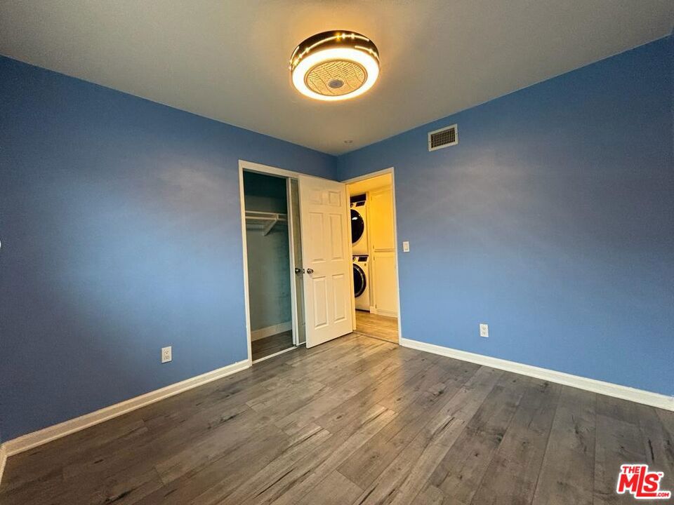 https://media.crmls.org/mediaz/75071c58-bc90-4c3c-aaa0-cb0ef46f603e.jpg?preset=X-Large