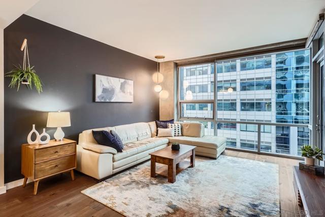 321 10th Ave, San Diego CA: https://media.crmls.org/mediaz/75072306-b46f-4cb3-82a6-7c9b0679126f.jpg