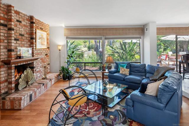 13414 Calle Colina, Poway CA: https://media.crmls.org/mediaz/75083da5-ae5b-4b2c-b48d-fb7c5f443838.jpg