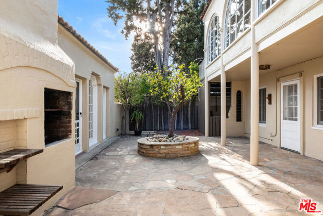 2063 Grace Avenue, Los Angeles CA: https://media.crmls.org/mediaz/7508fde9-533b-455b-b49b-4f6009bea86a.jpg