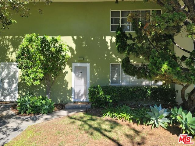 5352 Village, Los Angeles, California 90016, 2 Bedrooms Bedrooms, ,1 BathroomBathrooms,Condominium,For Sale,Village,24378919