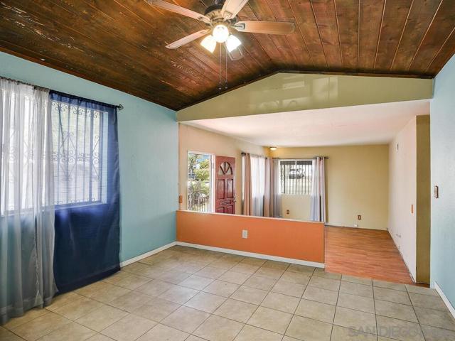 1212 Fifth Ave, Chula Vista CA: https://media.crmls.org/mediaz/750a9bb2-1192-4740-948b-e53c71de0750.jpg