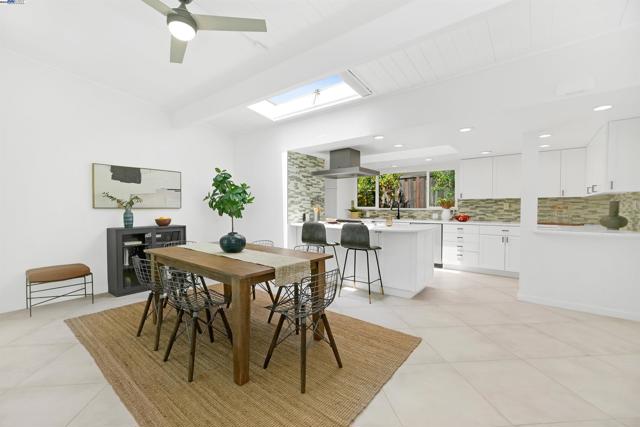 5893 Highwood Rd, Castro Valley CA: https://media.crmls.org/mediaz/750ac544-69c2-4bee-9afd-c6d8adf2b580.jpg