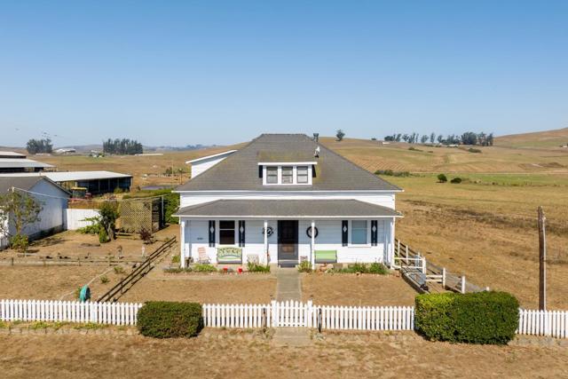 14550 Valley Ford Estero, Valley Ford CA: https://media.crmls.org/mediaz/750b0300-6cdb-4e50-9449-e2786d386264.jpg
