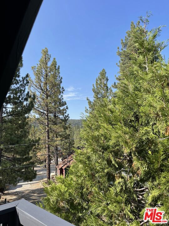 https://media.crmls.org/mediaz/750c21ca-b36a-4f73-8b8b-c98572d5dbfa.jpg?preset=X-Large