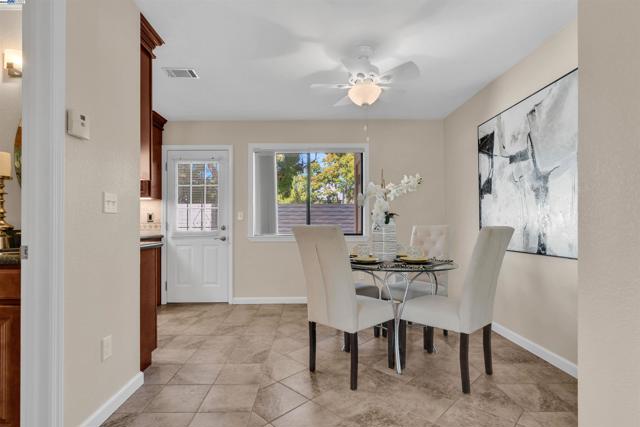 7602 Arbor Creek Cir, Dublin CA: https://media.crmls.org/mediaz/750dc649-f3fd-421f-a41b-9b137a74f895.jpg