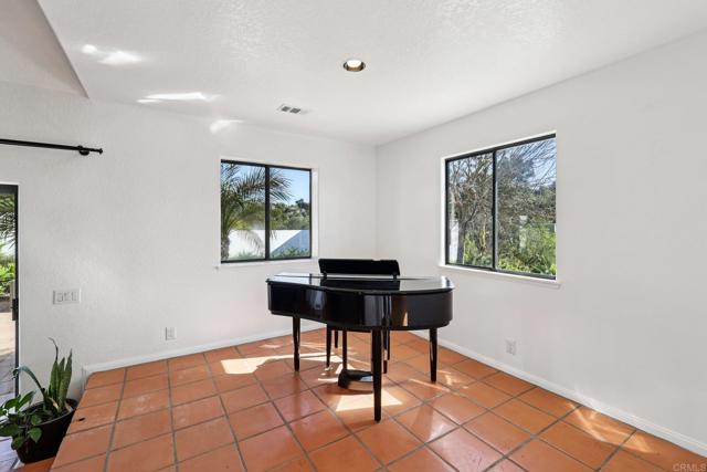 Detail Gallery Image 22 of 73 For 1761 Winterwarm Dr, Fallbrook,  CA 92028 - 5 Beds | 3 Baths