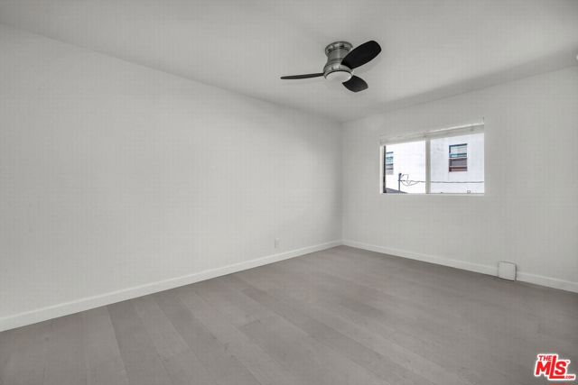 466 S Venice Boulevard, Venice CA: https://media.crmls.org/mediaz/750ec73b-e44d-4893-af6b-04c227dc9f5a.jpg