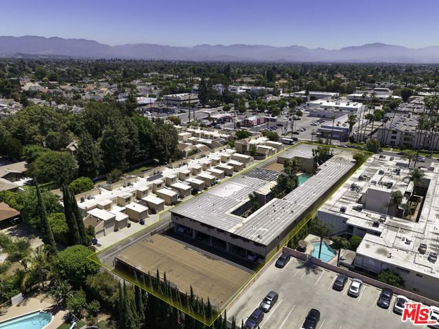8615 Balboa Boulevard, Northridge CA: https://media.crmls.org/mediaz/750f2cd5-93bd-438c-b5c8-be5007ec3f97.jpg