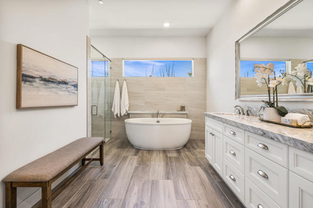 81350 Merv Griffin Way, La Quinta CA: https://media.crmls.org/mediaz/750f45fd-bba9-432b-9b0f-e7475d70bde6.jpg