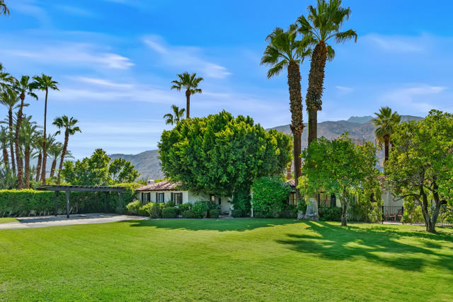 839 N Avenida Olivos, Palm Springs CA: https://media.crmls.org/mediaz/750f76f2-1c1d-42b4-809d-611efe08b10d.jpg