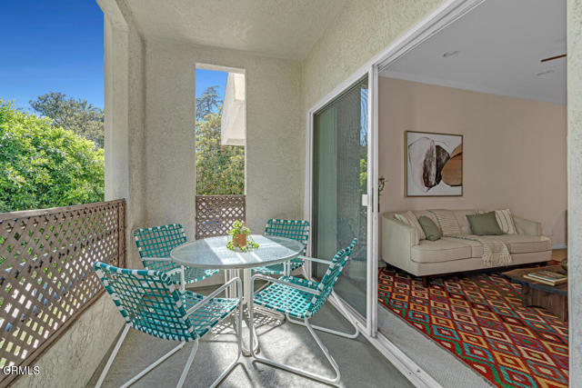 300 N El Molino Avenue, Pasadena CA: https://media.crmls.org/mediaz/750f808a-ad51-4be4-be90-d4280edd11e8.jpg