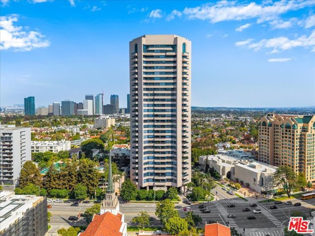 10490 Wilshire Boulevard, Los Angeles CA: https://media.crmls.org/mediaz/750f9b9f-2bc5-4647-abc3-1e985b9d3128.jpg