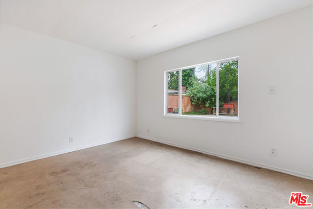 127 S Carson Road, Beverly Hills CA: https://media.crmls.org/mediaz/750ff5d2-03a3-430a-8862-96173c66377c.jpg