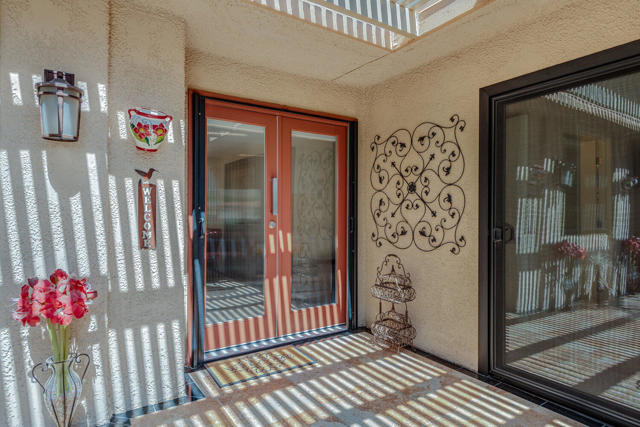 84 La Ronda Drive, Rancho Mirage CA: https://media.crmls.org/mediaz/75103114-4b33-4806-8d05-c8a0f6587bb8.jpg