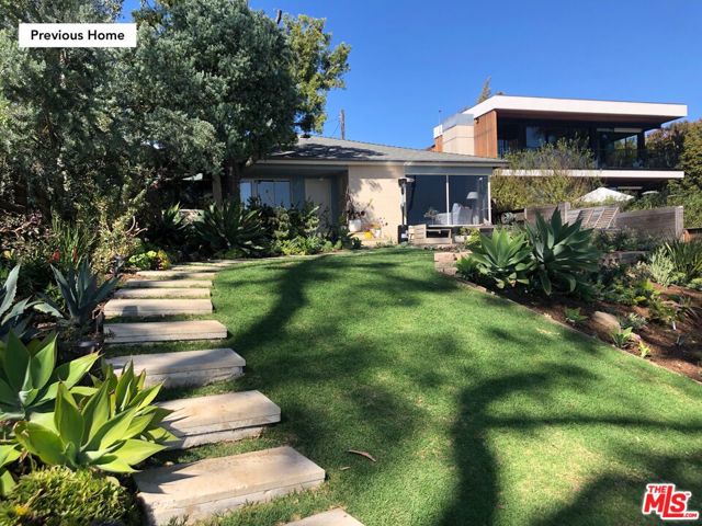 15419 Via De Las Olas, Pacific Palisades CA: https://media.crmls.org/mediaz/75105287-2cf7-4727-ace5-d23f41f0e4f1.jpg