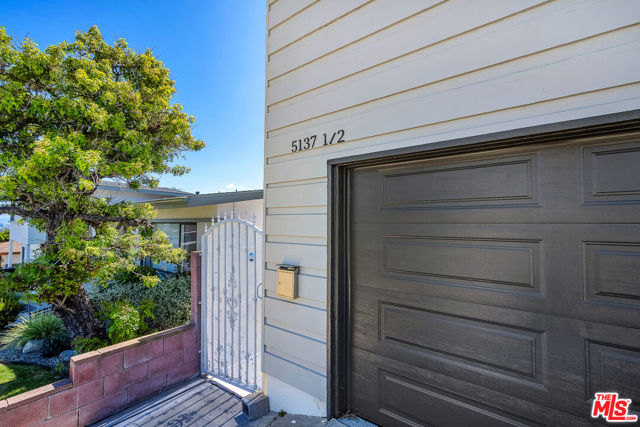 5137 1/2 Reynier Avenue, Los Angeles CA: https://media.crmls.org/mediaz/75109039-5dea-43be-9bb9-910be5aa50ab.jpg