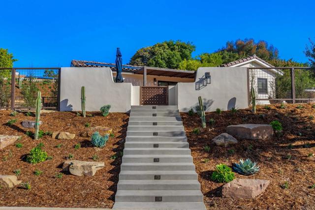 2087 Via Ladeta, La Jolla CA: https://media.crmls.org/mediaz/75114926-c8db-4ac6-b834-b1f705f2936c.jpg