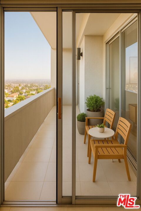 7250 Franklin Avenue, Los Angeles CA: https://media.crmls.org/mediaz/75115e79-5c7d-4031-b749-98039adbff9b.jpg