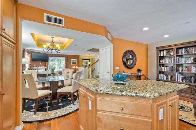 4031 Aidan Cir, Carlsbad CA: https://media.crmls.org/mediaz/7511f854-62d1-4f3e-b312-9462b58e40df.jpg