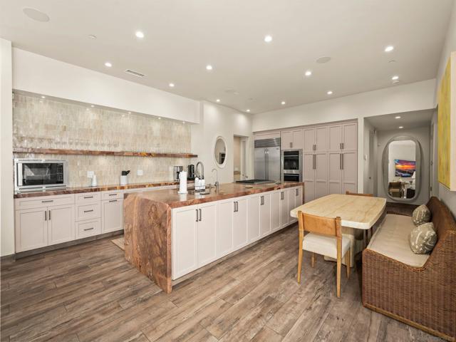 8477 El Paseo Grande, La Jolla CA: https://media.crmls.org/mediaz/7512c876-51c6-4a44-9f38-31dd73f3edc9.jpg