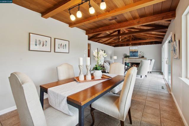1810 Meadow Lane, Walnut Creek CA: https://media.crmls.org/mediaz/751361a5-31be-403f-9a4f-e85b8a89ceea.jpg