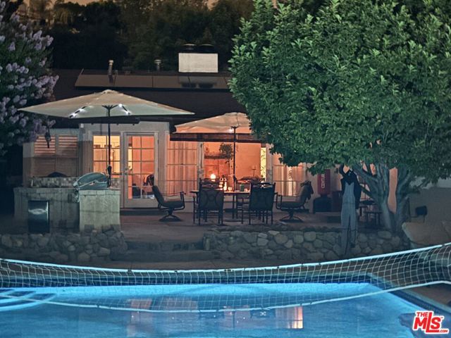 22491 Domingo Road, Woodland Hills CA: https://media.crmls.org/mediaz/75138d60-4a7d-4d37-a159-11414683f296.jpg