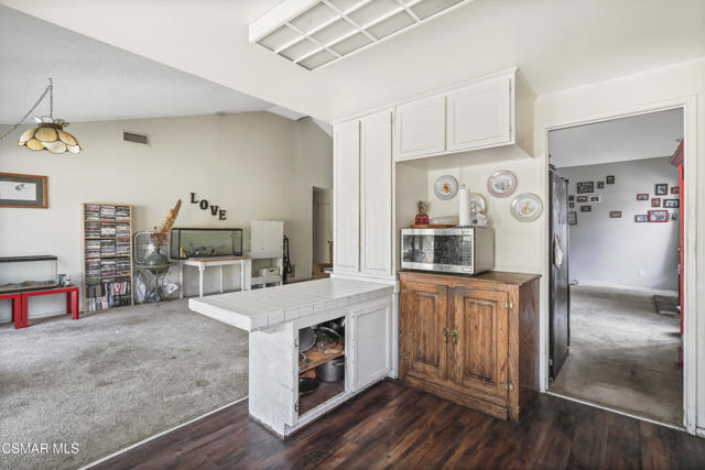 887 Erringer Road, Simi Valley CA: https://media.crmls.org/mediaz/7514299b-b858-42a3-aadb-0c657223e004.jpg