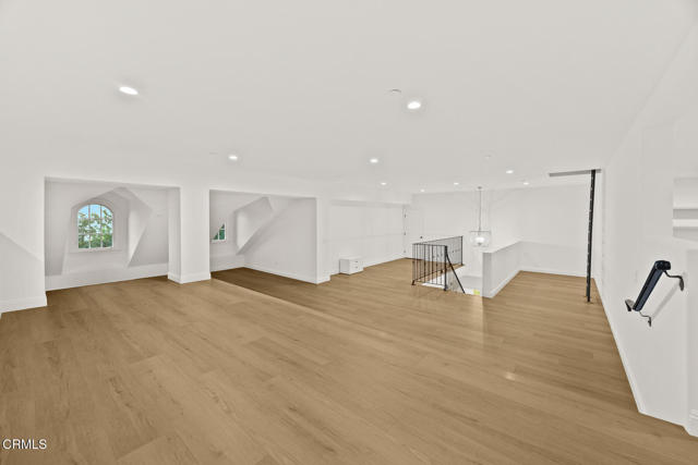 2060 Windover Road, Pasadena CA: https://media.crmls.org/mediaz/75145ac3-b430-40c5-a4d0-308bc4e21aca.jpg