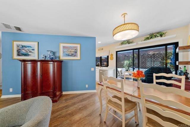 2253 Caminito Pescado, Ocean Beach (San Diego) CA: https://media.crmls.org/mediaz/75159a4b-fb7a-468c-b1e0-bbe5204fedd1.jpg